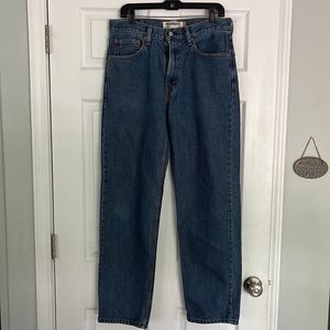 550 men’s Levi’s 33 x 32 medium stonewash relaxed fit